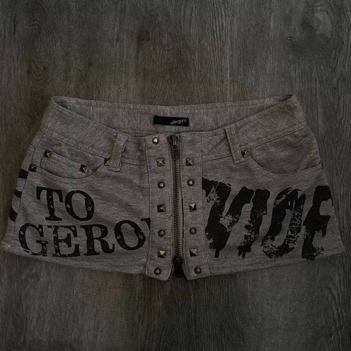 Women’s Y2K Graphic Mini Skort with Studded Zipper