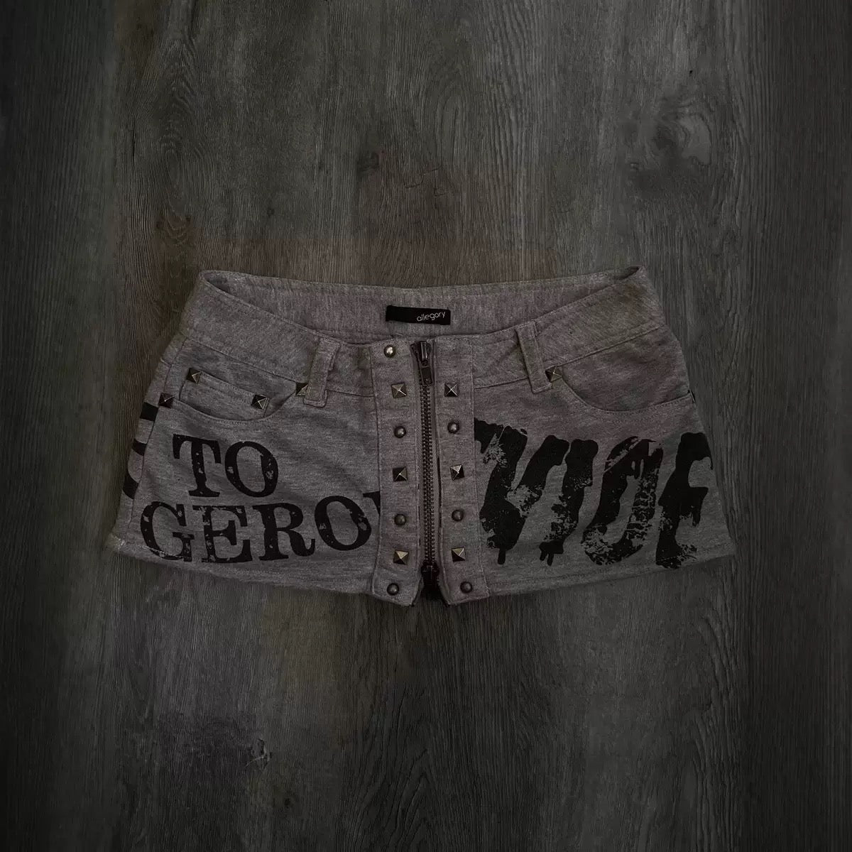 Women’s Y2K Graphic Mini Skort with Studded Zipper